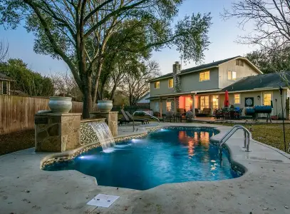 Lonestar Fiberglass Pools LLC &ndash; pool builder in New Braunfels, TX